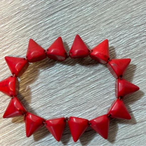 Red Howlite Spike bracelet - Picture 4 of 4